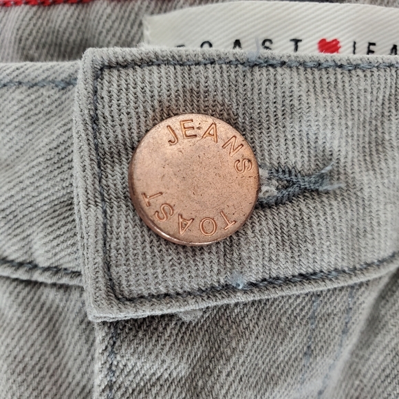 Toast Jeans Women's Gray Frayed Hem High Rise Shorts Size Small NWT - Picture 6 of 9